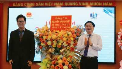 Provinční tajemník strany Nguyen Van Quyet se zúčastnil slavnostního zahájení na Průmyslové a ekonomické univerzitě Long An.