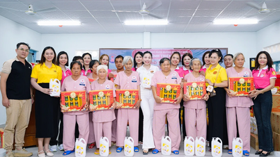 Miss Vietnam Businesswoman Fragrance 2025 entregó 100 obsequios benéficos en Khanh Hoa