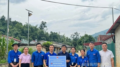 Sức trẻ thắp sáng đường thôn