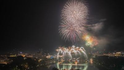 Hanoj ​​jasně září ohňostrojem oslavujícím Nový rok 2026.