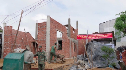 Siga los pasos de los "soldados obreros" que construyeron casas para la gente durante la "Campaña Rápida de Quang Trung".