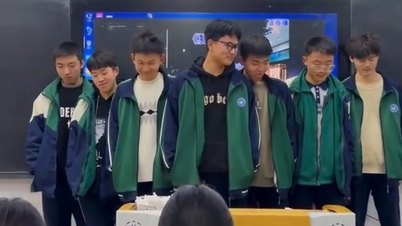 Giáo viên phạt học sinh đi muộn theo kiểu "độc", dân mạng cười nghiêng ngả
