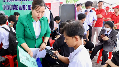 A variety of digital services for workers.