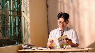훙옌 출신의 17세 소년은 순교한 아버지의 꿈을 계속해서 좇고 있다.