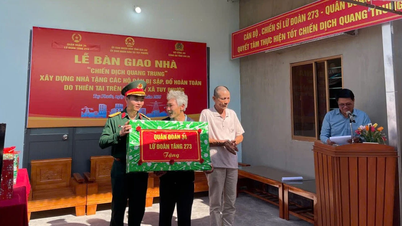 Overlevering av hus under «Quang Trung-kampanjen» i Tuy Phuoc kommune.