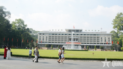 Năm mới thanh bình trên TP Hồ Chí Minh