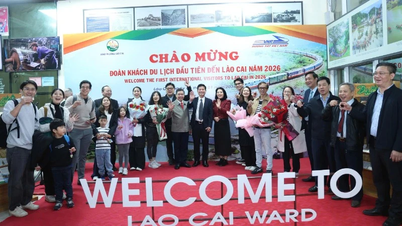 Lào Cai đón đoàn khách du lịch đầu tiên trong năm mới