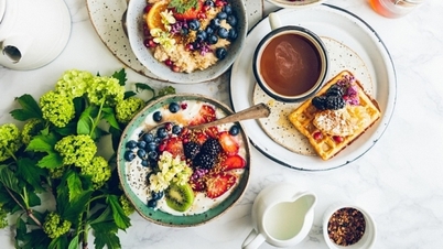 En 7-dagars frukostmeny med grekisk yoghurt för upptagna personer som behöver kontrollera sin vikt.