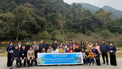 Vítání první skupiny turistů v Národním historickém parku Pac Bo v roce 2026 - Cao Bang Online Newspaper