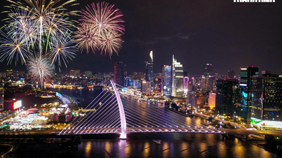 Spectacular fireworks welcome the new year 2026.