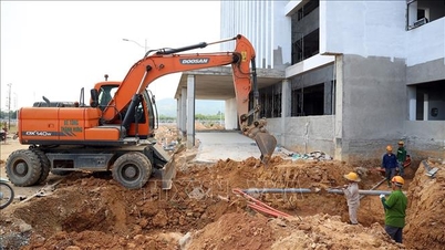 Yeni yılın ilk günü, önemli inşaat sahalarında hareketlilikle başladı.