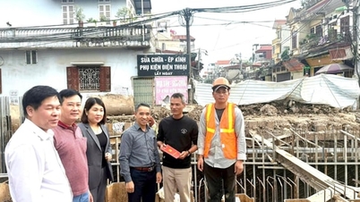 A sense of urgency prevails at the Dong My sluice gate construction site.