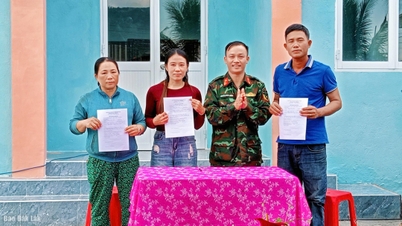 Regiment 66 (Division 10) hands over "Quang Trung Campaign" houses to 3 households.