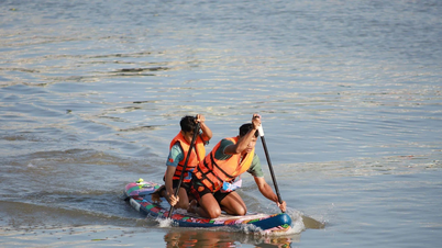Can Tho'da düzenlenen SUP (Ayakta Kürek Sörfü) yarışına 200'den fazla sporcu katıldı.