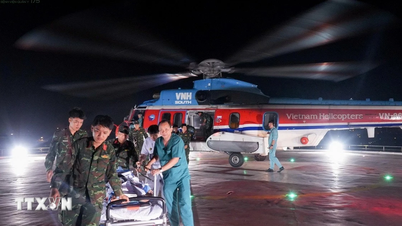 Helicópteros transportam pescadores gravemente doentes das Ilhas Spratly para o continente para receberem tratamento.