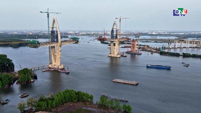 Vietnam's two largest bridges are nearing completion.