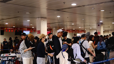 Tan Son Nhat internasjonale lufthavn forventes å betjene nesten 120 000 passasjerer 2. januar.