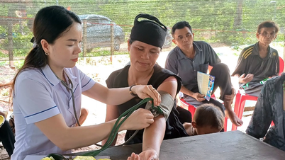 Bản xa vui 'đón sóng'