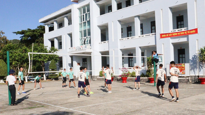 Das 196. Marineregiment organisiert Aktivitäten zur Feier des neuen Jahres.