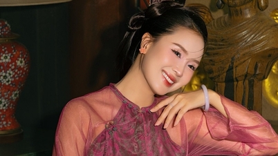 Hong Diem is gentle and graceful, while beauty queen Dieu Hoa is proud of her daughter who has just been accepted into Apple.