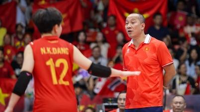 Trener Nguyen Tuan Kiet og en rekke volleyballstjerner har sluttet seg til Hanoi Tasco Auto Club.