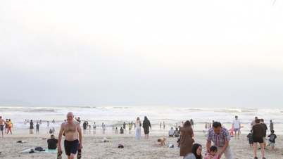 Da Nang: Turistas internacionais acorrem à praia e ao surf durante o Ano Novo de 2026.