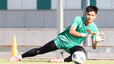 Vietnam U23 takımının şu anda sadece iki kalecisi var; Pham Dinh Hai henüz Suudi Arabistan vizesini alamadı.