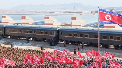 Kim Jong Un visita el sitio de construcción de una granja de invernadero y elogia los esfuerzos de los trabajadores.