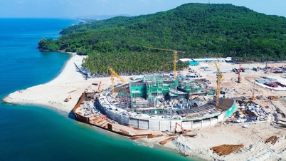 Több ezer munkás „fűti be” a Phu Quoc-szigeten található nagyszabású projektek építkezéseit az APEC 2027-re való felkészülés jegyében.
