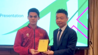 Vertegenwoordigers van de AFC bezoeken het Vietnamese U23-team in Saoedi-Arabië.