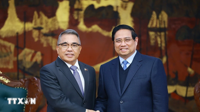 Premier Pham Minh Chinh ontvangt de Filipijnse ambassadeur voor een afscheidsbezoek.