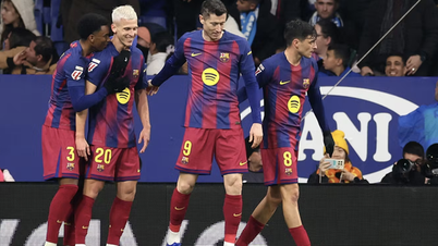 Un gran suplente marca y el Barcelona gana con contundencia en el derbi catalán.