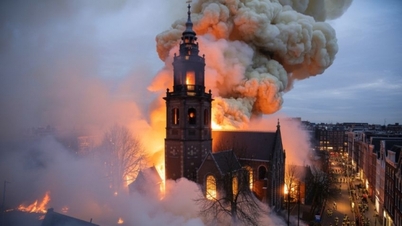 Súlyos károkat szenvedett a történelmi Vondelkerk templom Amszterdamban egy nagyobb tűzvészben.