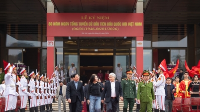 ベトナム国会副議長のド・ヴァン・チエン氏が、ベトナム国会を選出する初の総選挙80周年を記念する式典のリハーサルに出席した。