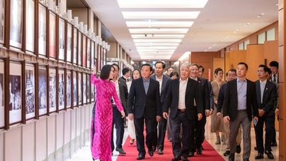 Die Ausstellung „80 Jahre vietnamesische Nationalversammlung an der Seite der Nation“ lässt die 80-jährige Entstehungs- und Entwicklungsgeschichte der vietnamesischen Nationalversammlung lebendig nachempfinden.