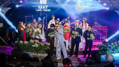 Acara musik jalanan "Cay" ini menyertai kampanye "Pakaian Hangat untuk Sekolah".
