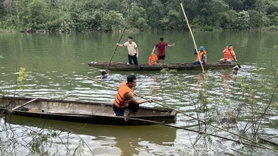 Enam orang diselamatkan selepas bot terbalik di Sungai Nuoc Xa.