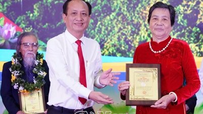 Tay súng, tay máy ghi ký ức một thời