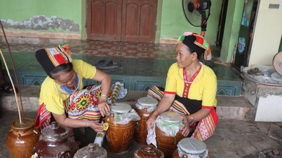 Rượu cần "đắt hàng" mùa Tết
