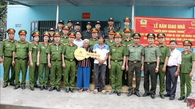 Entrega das primeiras casas do programa Quang Trung para moradores da área sujeita a inundações.