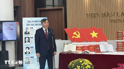 「党の栄光の旗の下で」展示スペースのオープン