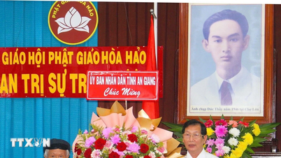 An Giang: Hoa Hao Budizminin kurucusu Saygıdeğer Huynh Giao Chu'nun doğum gününü ziyaret edip tebriklerini iletmek.