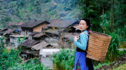 Vang Thi De - The girl who brought the traditional linen fabric of the Hmong people to the world.