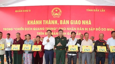Wilayah Tentera 5 telah menyerahkan lebih daripada 100 buah rumah kepada penduduk di Dak Lak semasa "Kempen Quang Trung".