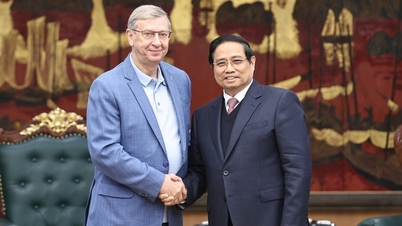 Ministerpräsident Pham Minh Chinh empfängt den Vorsitzenden des größten privaten Wirtschaftskonzerns Russlands.