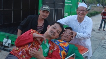 People's Artist Pham Phuong Thao hospitalized, People's Artist Trung Hieu and Quang Teo's humorous expressions