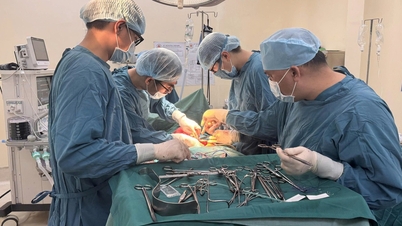 Hút thuốc lá suốt 30 năm, người đàn ông tại TP.HCM tiểu ra máu