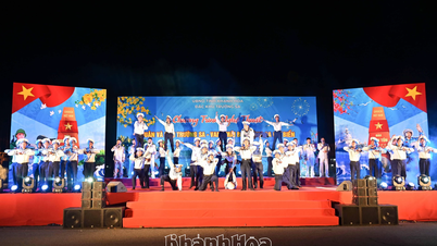 កម្មវិធីសិល្បៈ “កងទ័ព និងប្រជាជនទ្រឿងសា - បទចម្រៀងវីរភាពការពារសមុទ្របន្លឺឡើងជារៀងរហូត”