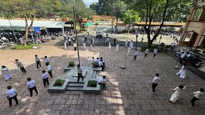 休み時間中の携帯電話の使用を制限することで、生徒にとって生産的な学習環境を作り出すことが目的です。