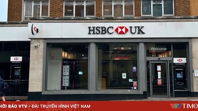 Vlna snižování úrokových sazeb hypoték ve Velké Británii.